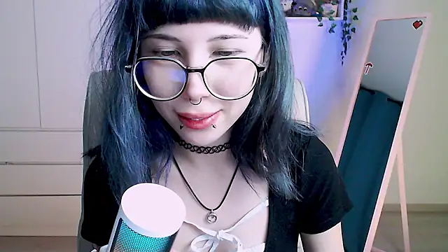 Snapshot of MoriHorri chatting on December 15, 12:40 am MoriHorri online show from December 15, 12:40 am