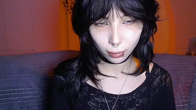 Snapshot of MoriHorri chatting on November 3, 10:16 am MoriHorri online show from November 3, 10:16 am