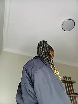 Snapshot of 02Boitybaby chatting on December 5, 8:44 pm 02Boitybaby online show from December 5, 8:44 pm