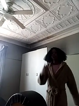 Snapshot of 02Boitybaby chatting on October 22, 8:47 am 02Boitybaby online show from October 22, 8:47 am