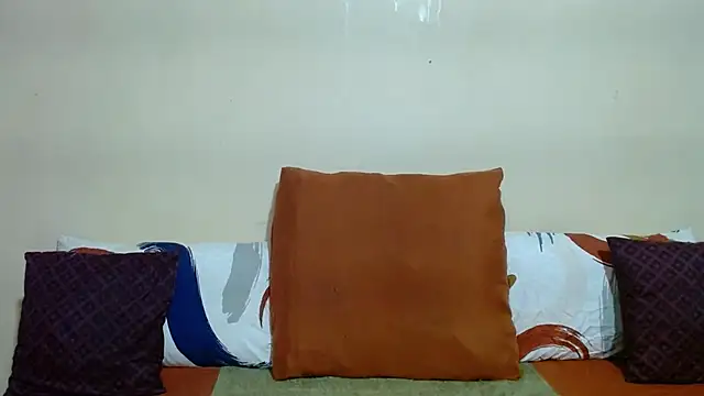 Snapshot of DiamondLuv29 chatting on May 25, 2:39 am DiamondLuv29 online show from May 25, 2:39 am