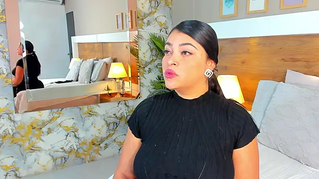 EmaBakker online show from December 1, 11:59 am