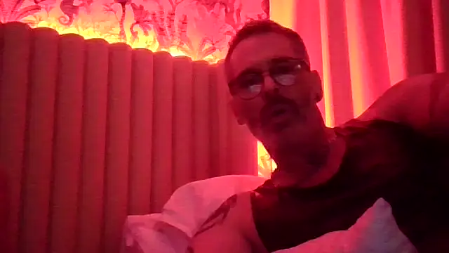 Snapshot of LIVEcamCUMDADDY chatting on April 6, 2:20 am LIVEcamCUMDADDY online show from April 6, 2:20 am
