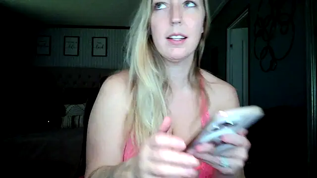 lucyallen4201 online show from December 4, 6:28 pm