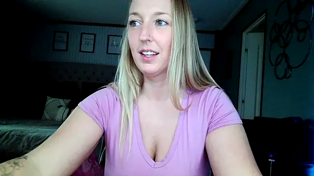 lucyallen4201 online show from December 9, 8:12 pm