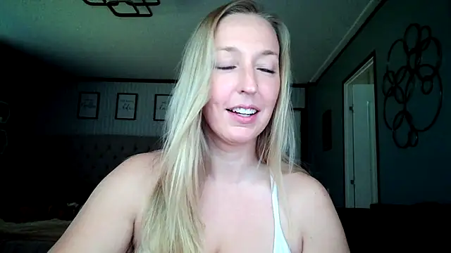 lucyallen4201 online show from December 11, 7:14 pm