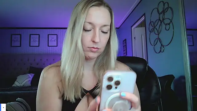 lucyallen4201 online show from March 13, 5:39 pm