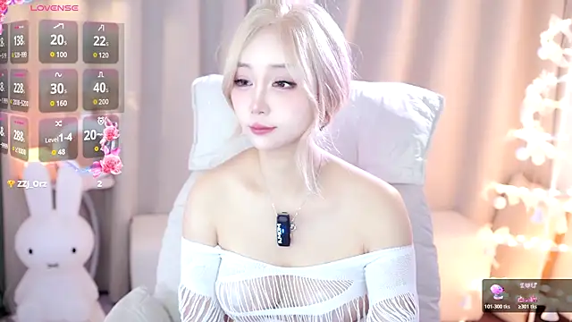 Snapshot of UUKiss_ chatting on October 23, 3:22 pm UUKiss online show from October 23, 3:22 pm