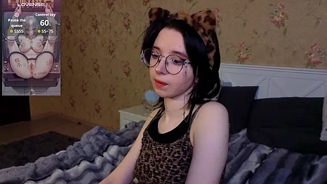 Snapshot of Nora_Failure chatting on April 25, 2:47 pm Nora Failure online show from April 25, 2:47 pm