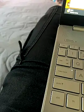 Snapshot of R32RLINE chatting on September 13, 8:58 am R32RLINE online show from September 13, 8:58 am