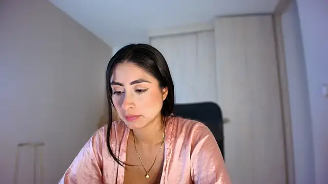 auroracaruso11 online show from July 12, 8:11 pm