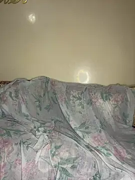 Layla-daloua online show from December 10, 1:32 am