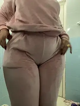 Layla-daloua online show from February 6, 8:56 pm