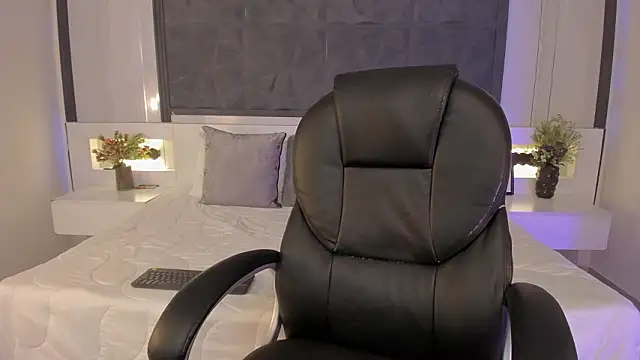 SaraGomez1 online show from February 27, 1:44 pm