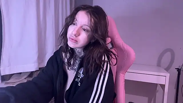 moundliicht1 online show from April 5, 7:44 pm