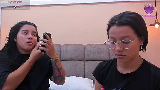 Dilan y Mia online show from December 23, 1:56 pm