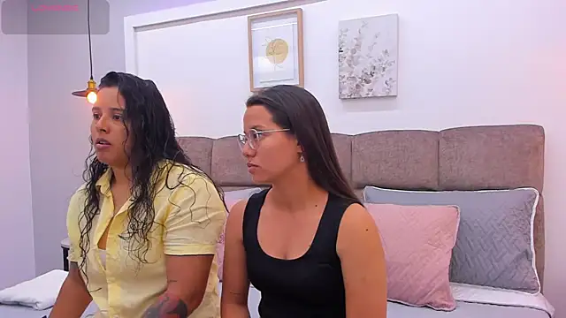 Dilan y Mia online show from March 8, 1:14 pm