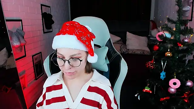 Snapshot of AphexQueen chatting on December 17, 1:16 pm AphexQueen online show from December 17, 1:16 pm