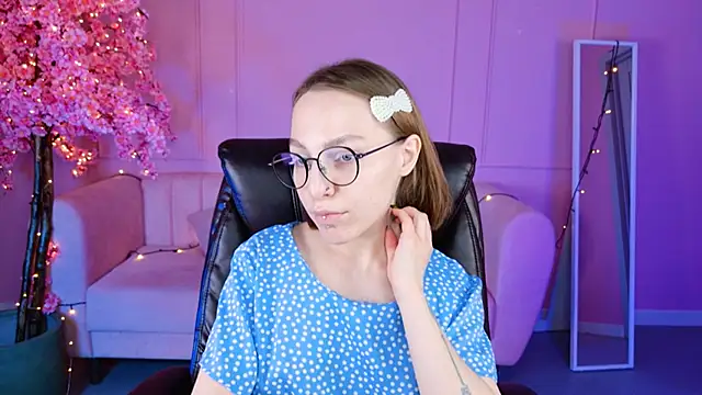 Snapshot of AphexQueen chatting on January 19, 1:22 pm AphexQueen online show from January 19, 1:22 pm