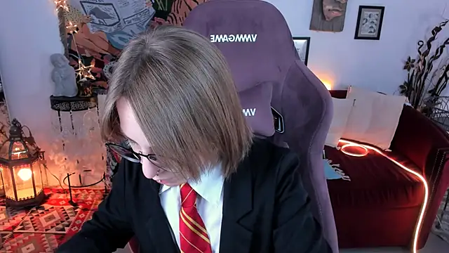 Snapshot of AphexQueen chatting on January 20, 9:13 am AphexQueen online show from January 20, 9:13 am