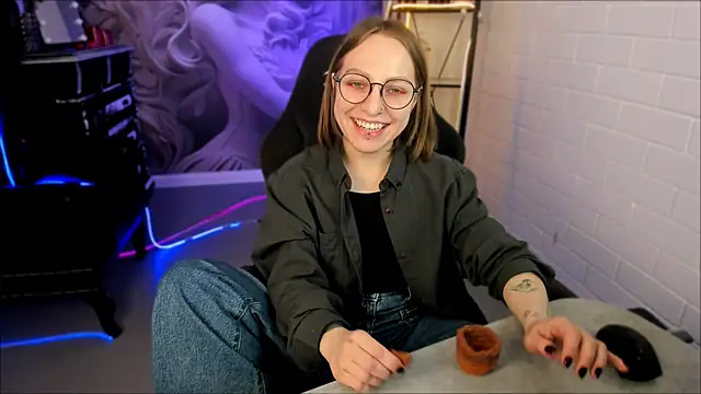 Snapshot of AphexQueen chatting on February 27, 12:13 pm AphexQueen online show from February 27, 12:13 pm