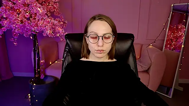 Snapshot of AphexQueen chatting on March 7, 7:27 pm AphexQueen online show from March 7, 7:27 pm