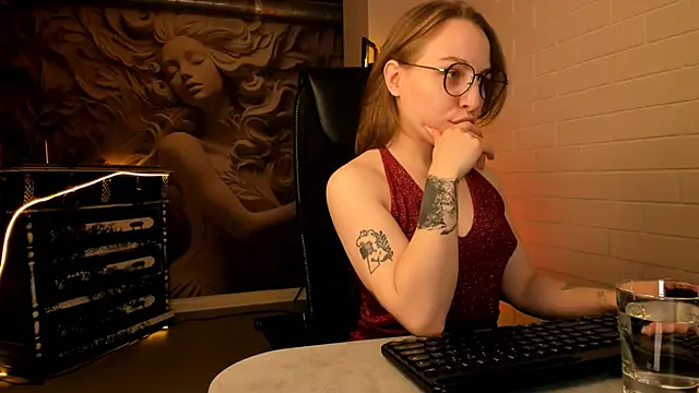 AphexQueen online show from November 23, 5:29 am