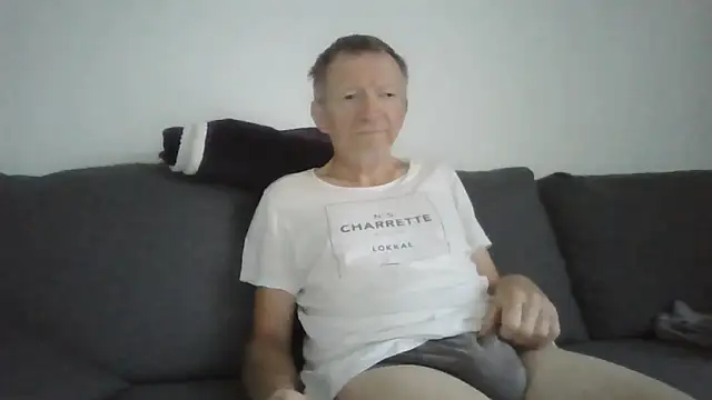 Snapshot of naturiste974 chatting on June 10, 4:45 am naturiste974 online show from June 10, 4:45 am