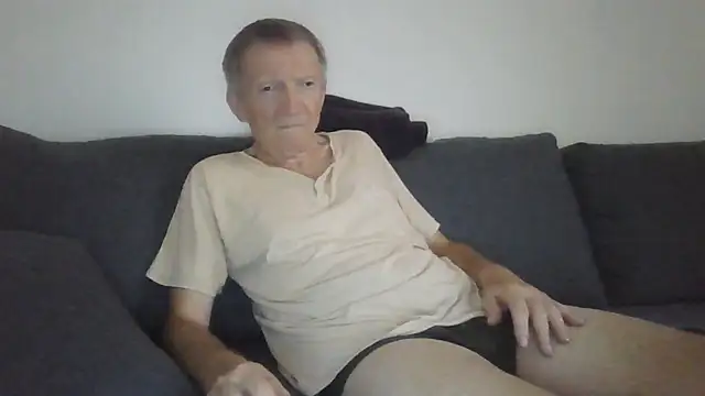 Snapshot of naturiste974 chatting on June 24, 3:00 pm naturiste974 online show from June 24, 3:00 pm