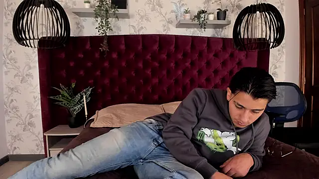 Andy Joy  online show from November 28, 11:35 am