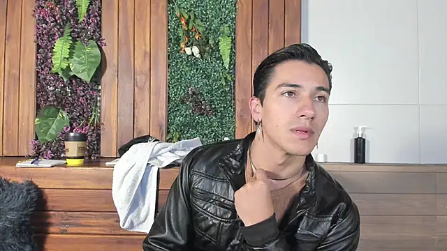 Snapshot of Andy_Joy_ chatting on April 23, 11:09 am Andy Joy online show from April 23, 11:09 am