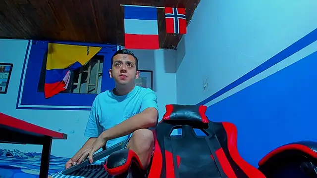 Snapshot of maxowens_oficial chatting on February 24, 11:14 pm maxowens oficial online show from February 24, 11:14 pm