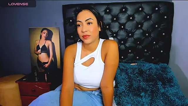 Snapshot of catalinamuss_ chatting on July 15, 2:11 pm catalinamuss online show from July 15, 2:11 pm