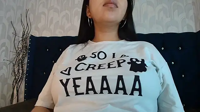 CarolineBrunx online show from April 12, 10:37 pm