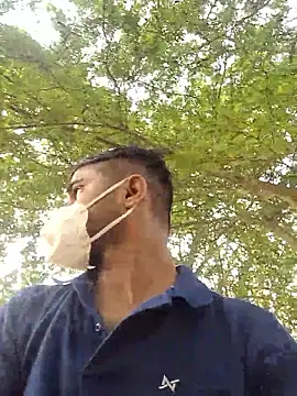 Ishan003 online show from May 17, 1:03 am