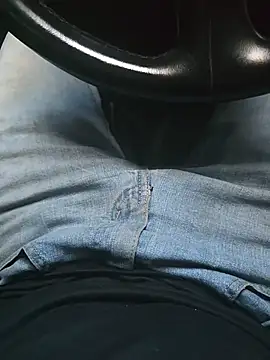 Snapshot of Jovende28 chatting on October 30, 11:27 pm Jovende28 online show from October 30, 11:27 pm