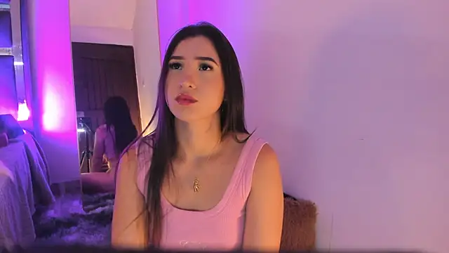 Snapshot of MilaHal_ chatting on December 22, 9:01 pm MilaHal online show from December 22, 9:01 pm