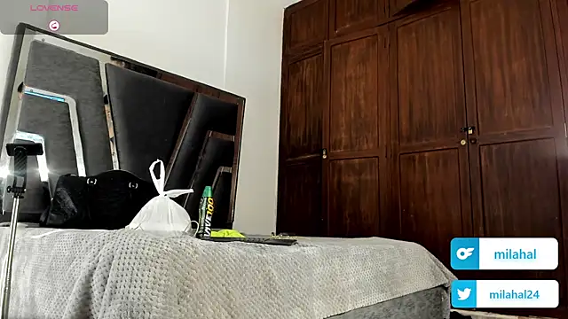 Snapshot of MilaHal_ chatting on January 9, 7:15 pm MilaHal online show from January 9, 7:15 pm