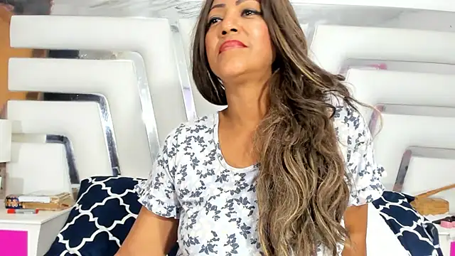 SaraaJhons online show from March 10, 4:03 pm