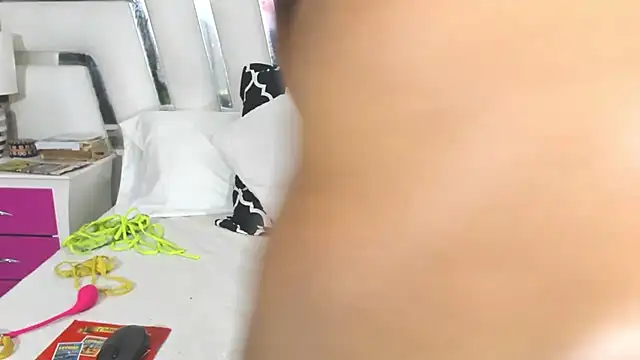 SaraaJhons online show from March 15, 7:59 pm