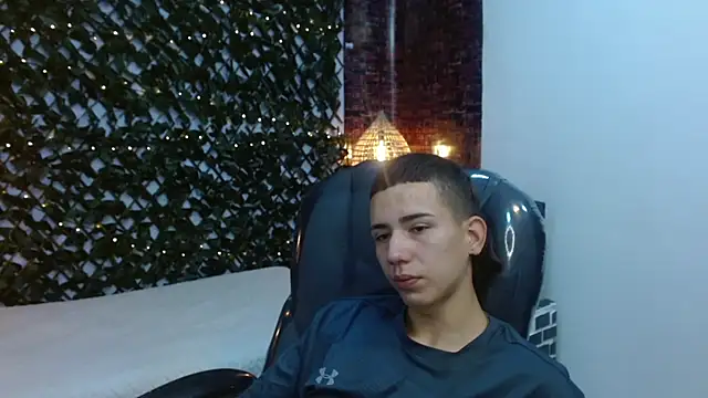 Snapshot of JackSwan18 chatting on December 2, 1:24 pm JackSwan18 online show from December 2, 1:24 pm