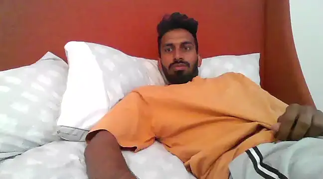 Snapshot of skinny__boy__ chatting on February 17, 8:15 pm skinny boy online show from February 17, 8:15 pm