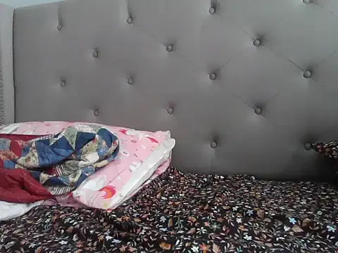 Snapshot of skinny__boy__ chatting on December 15, 6:23 pm skinny boy online show from December 15, 6:23 pm