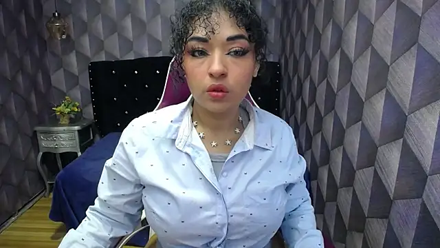 Sofiacowperx online show from February 5, 12:49 pm