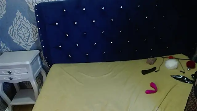 Sofiacowperx online show from February 8, 7:01 am