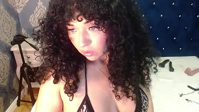 Sofiacowperx online show from May 21, 1:29 pm