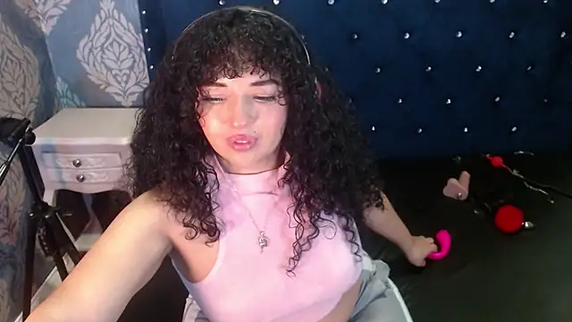 Sofiacowperx online show from May 26, 1:07 pm