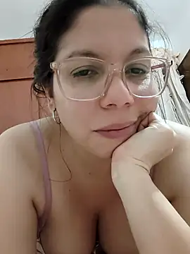 Snapshot of Carliina_Soussa chatting on July 16, 12:27 am Carliina Soussa online show from July 16, 12:27 am