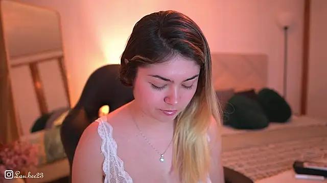 Lau Bee online show from December 13, 7:53 pm