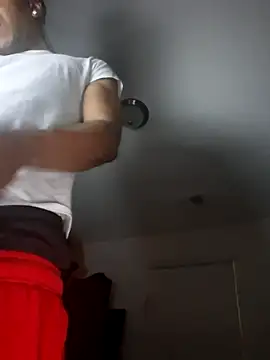Snapshot of bigboytoy912 chatting on April 2, 4:21 am bigboytoy912 online show from April 2, 4:21 am